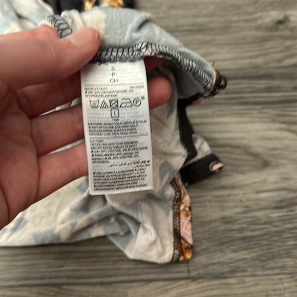 Old Navy Floral Scoop Top Size Small - Picture 7 of 8